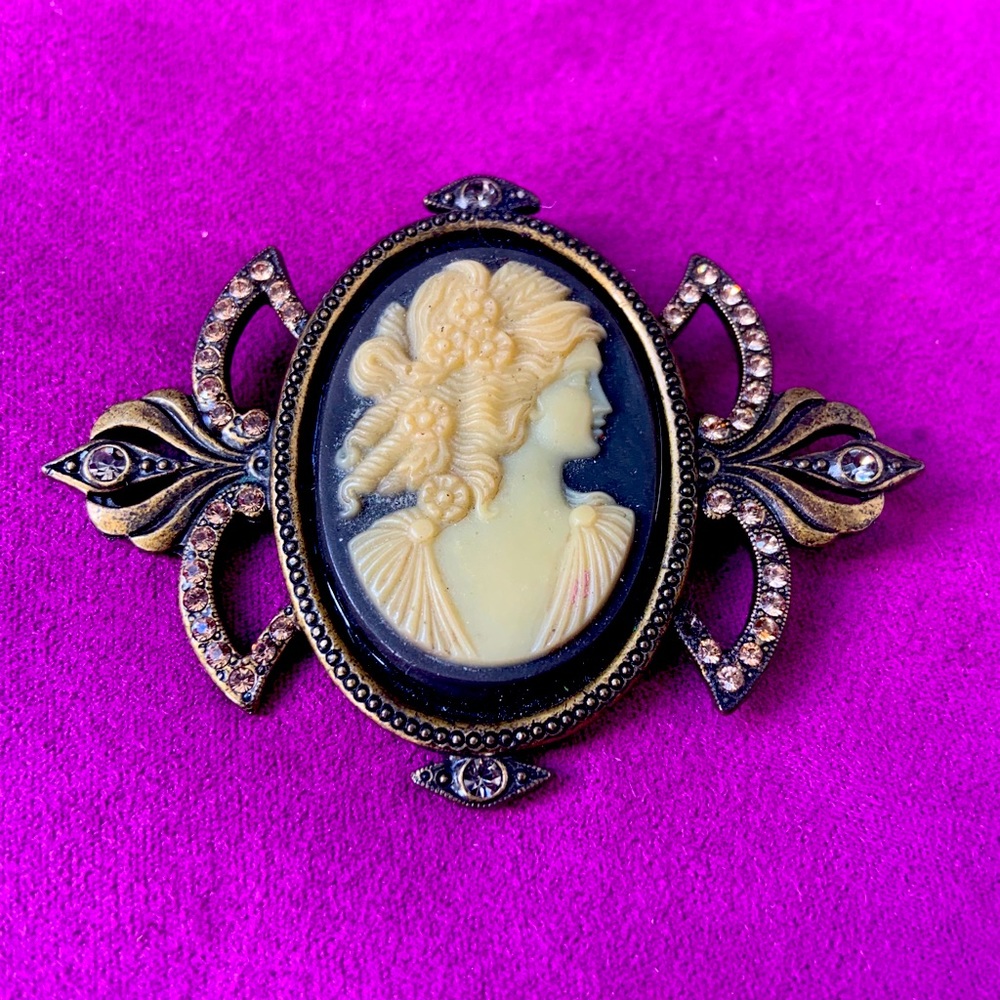 Victorian Style Cameo Costume Jewelry Brooch